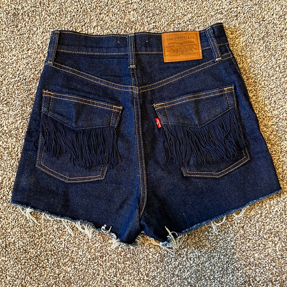 Levi’s Ribcage Shorts with Fringe Pockets Sz. 25